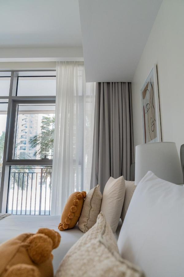 Higuests - Elegant Apt With Terrace Minutes From Burj Khalifa دبي المظهر الخارجي الصورة